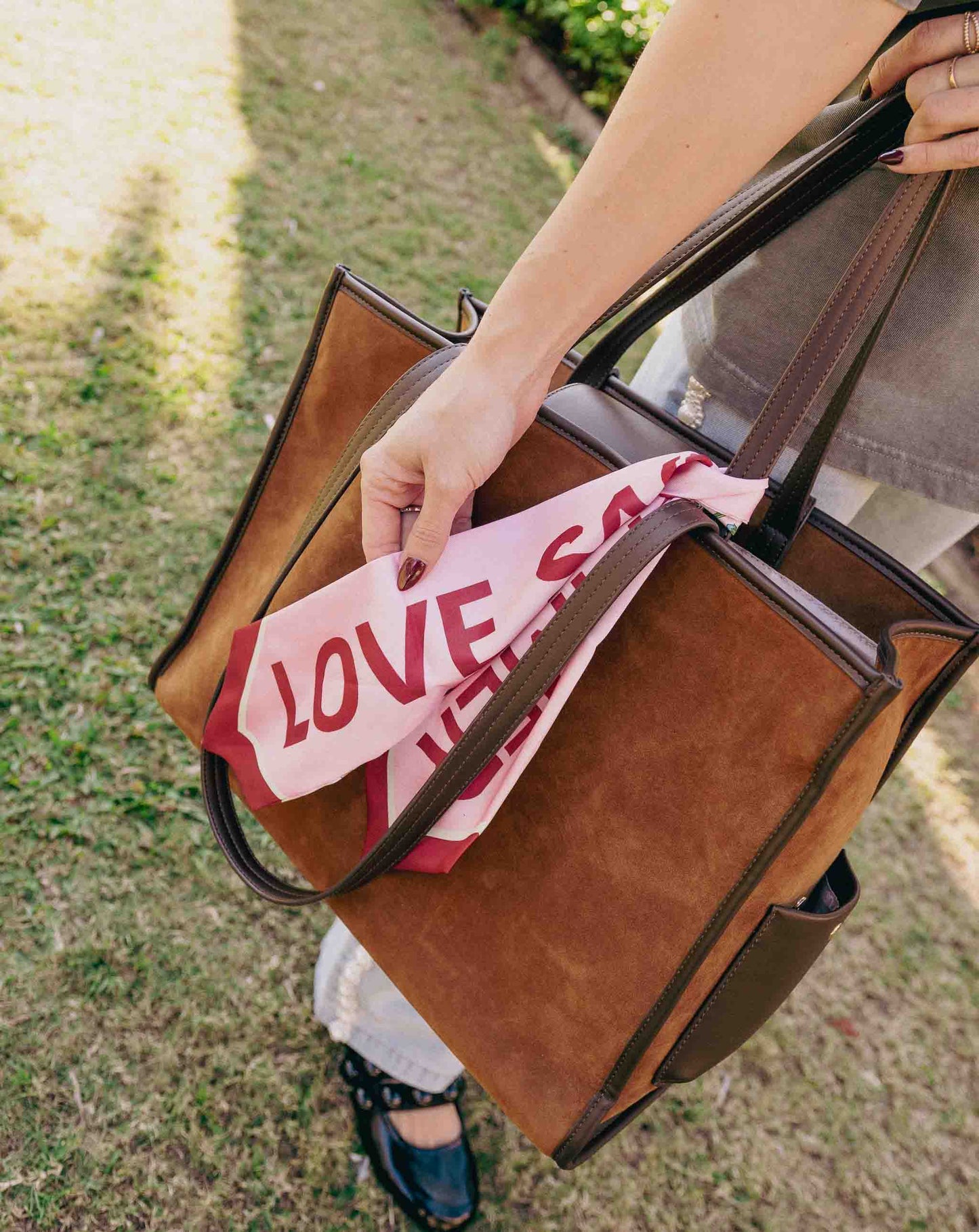 Amore Twill Scarf with Characters