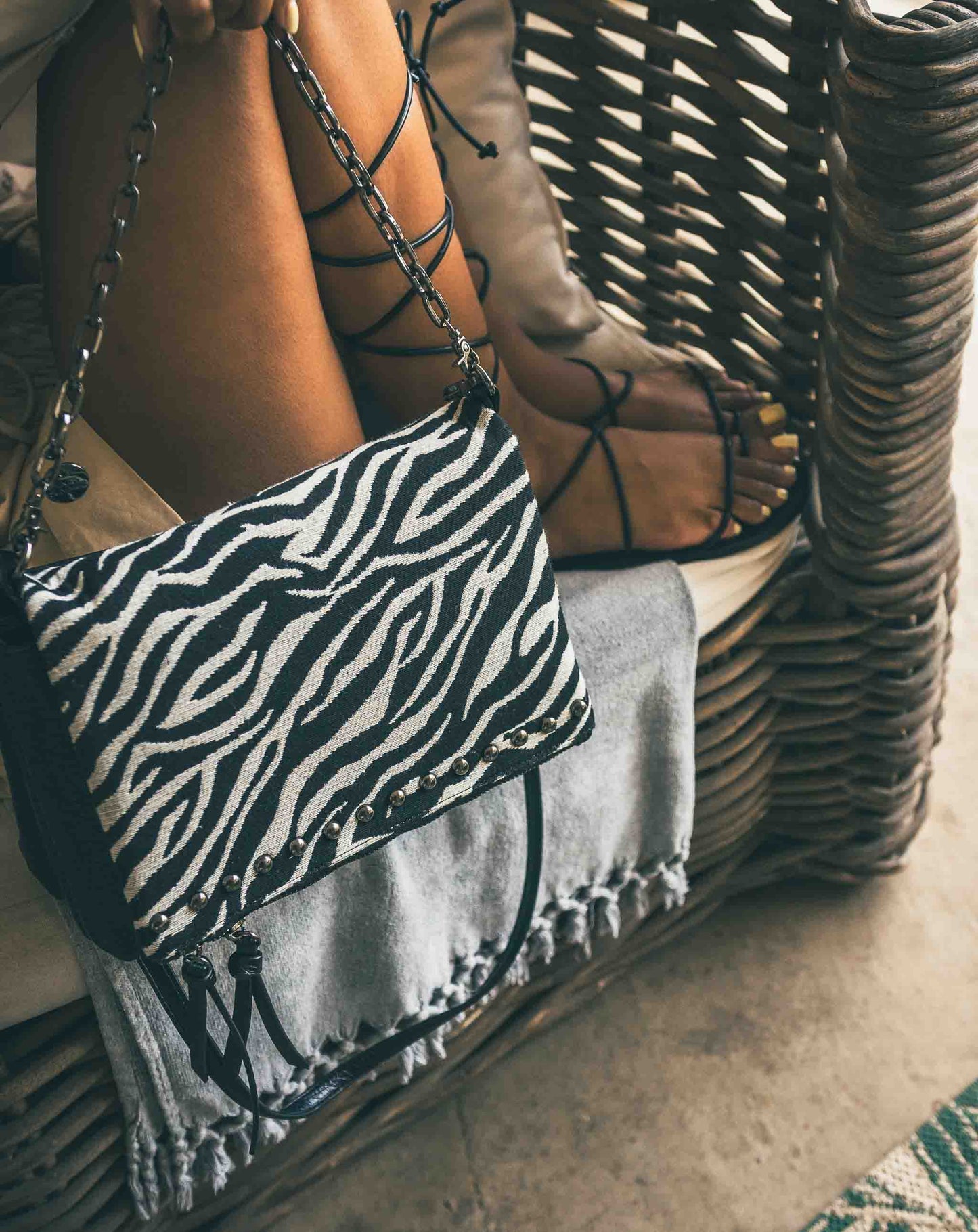 Avena Animal Print Clutch - BLACKWHITE - Bags