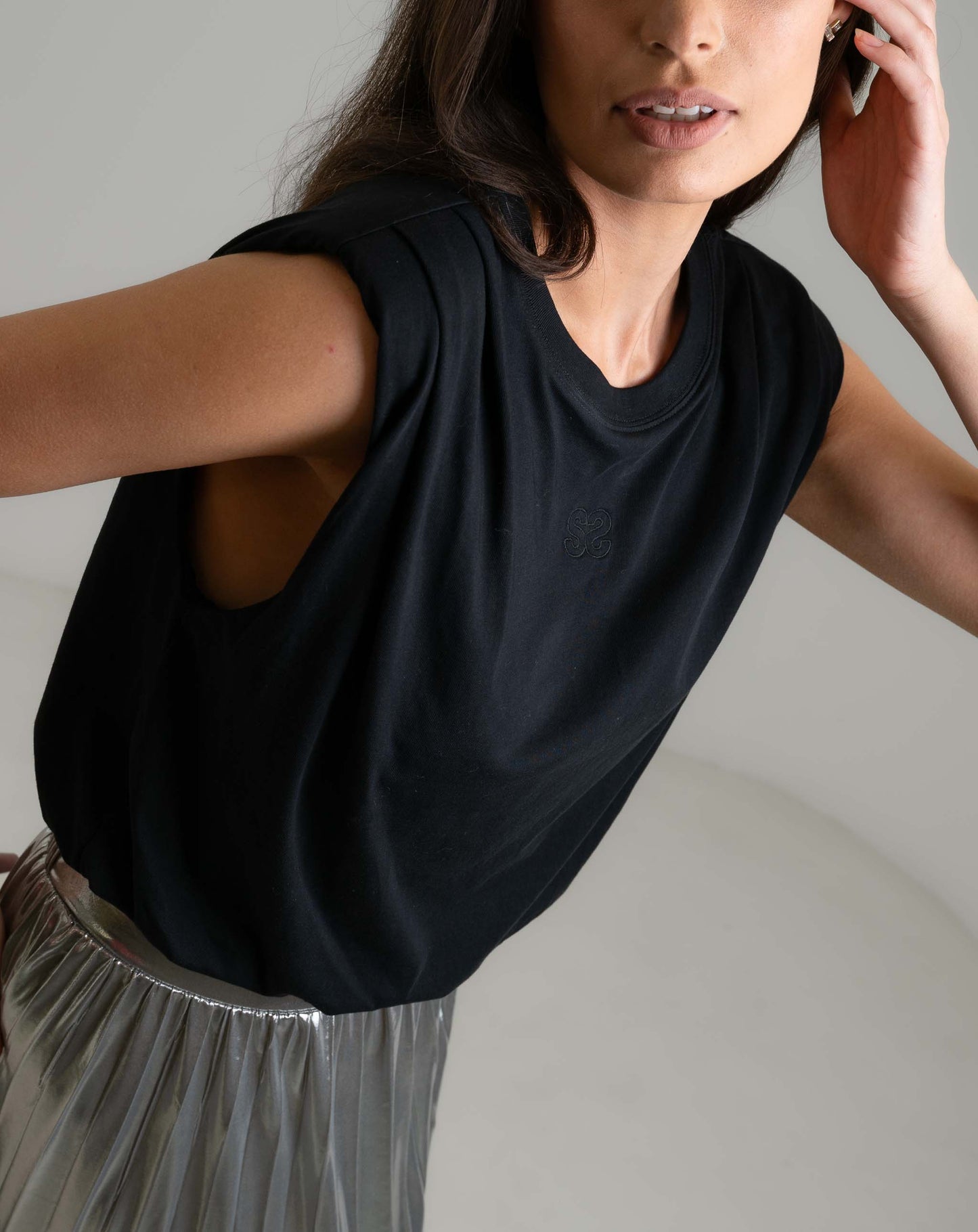 Blanca Tee Black - Knit Tops